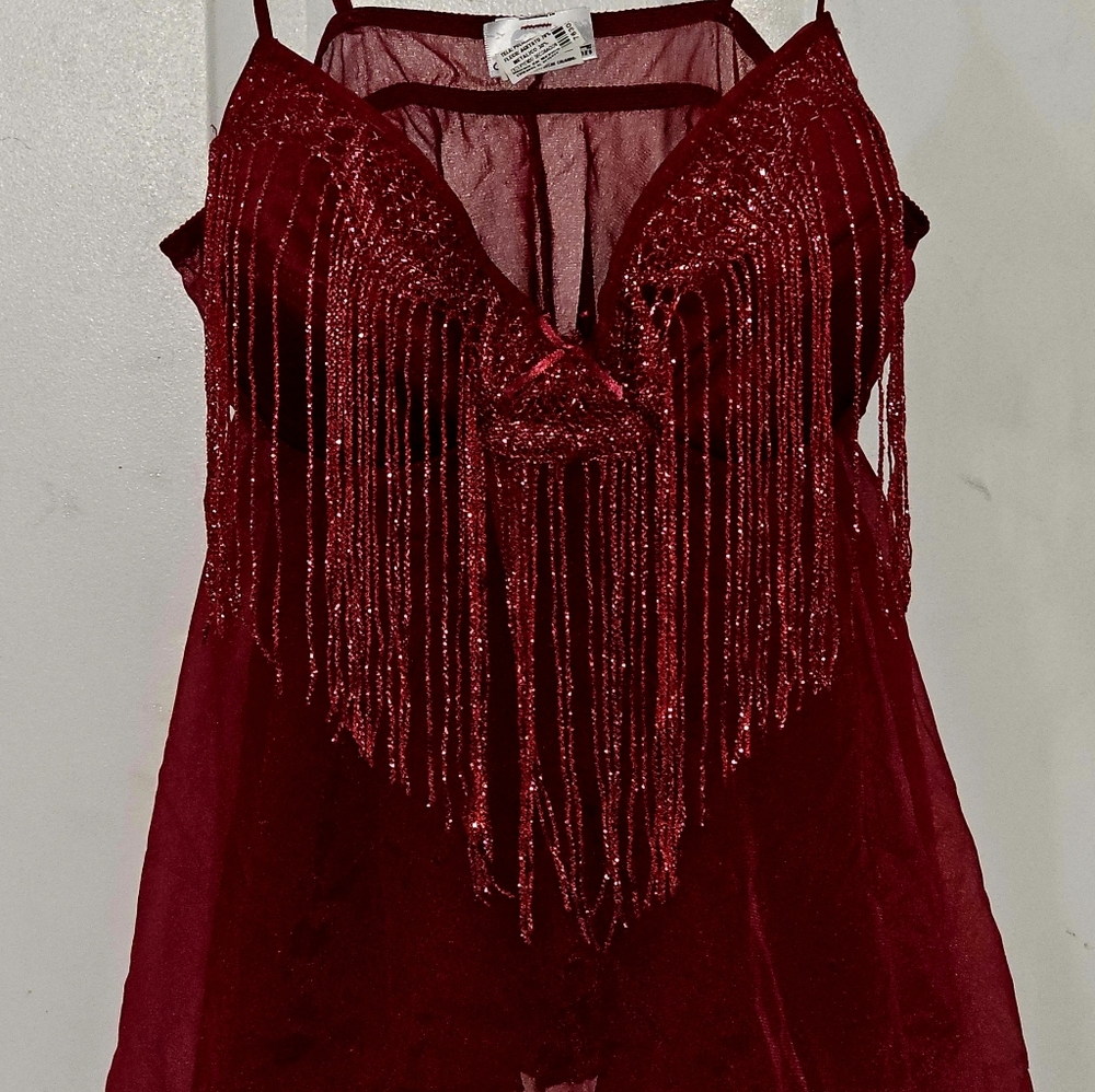 **SOLD**𝕊𝕖𝕩𝕪 ℝ𝕖𝕕 𝕃𝕚𝕟𝕘𝕖𝕣𝕚𝕖 - Picture 4 of 4